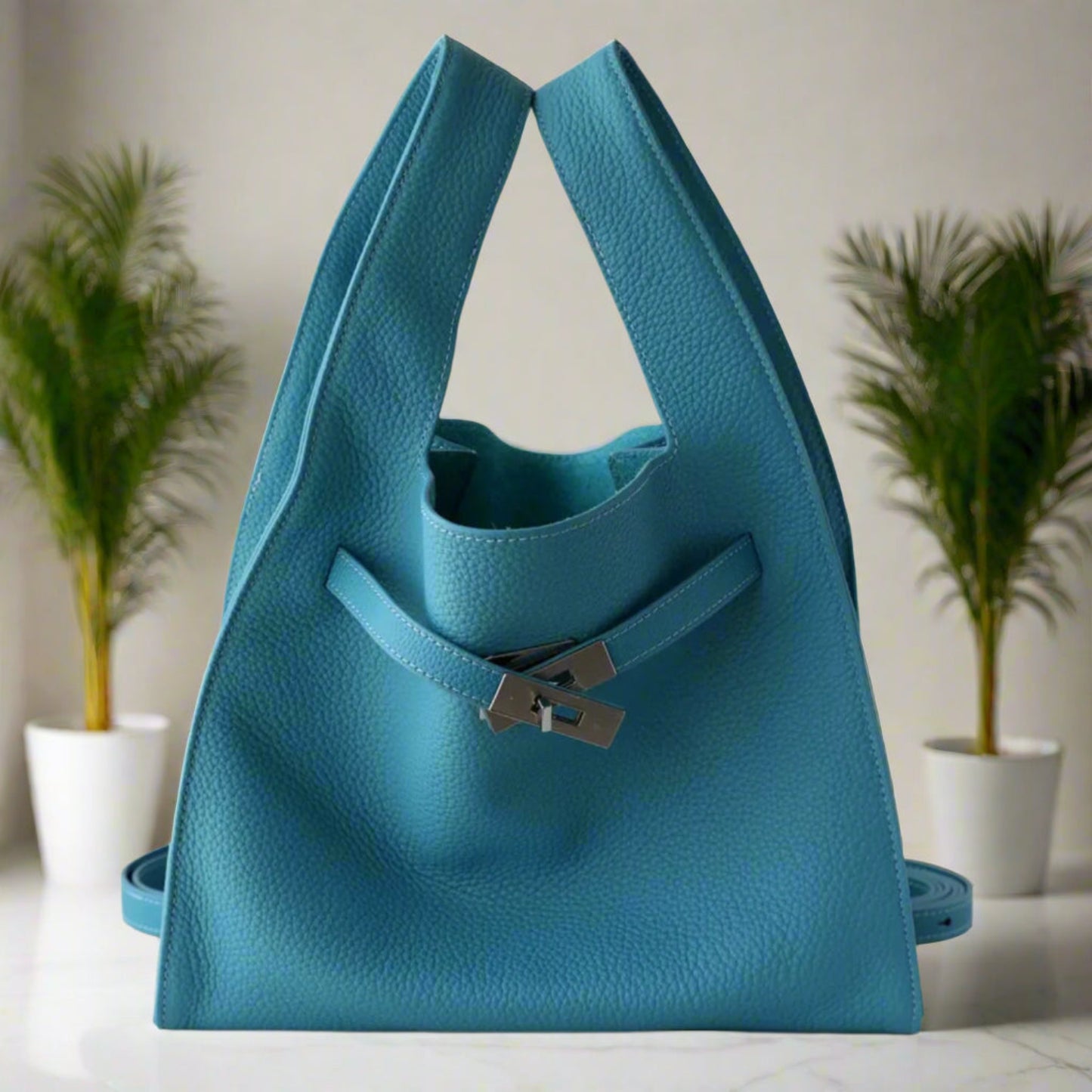 ARI classic curve underarm shoulder bag in fine leather.u